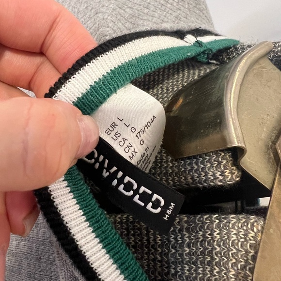 Divided grey stretchy crew neck - Picture 4 of 4